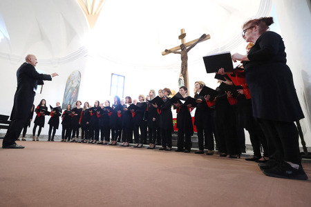 Letni koncert Komorni zbor Fran Gerbič, gostje MePZ Postojna 21 Foto Ljubo Vukelič